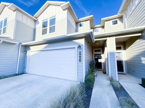 1805 Roseburg DR Austin TX 78754
