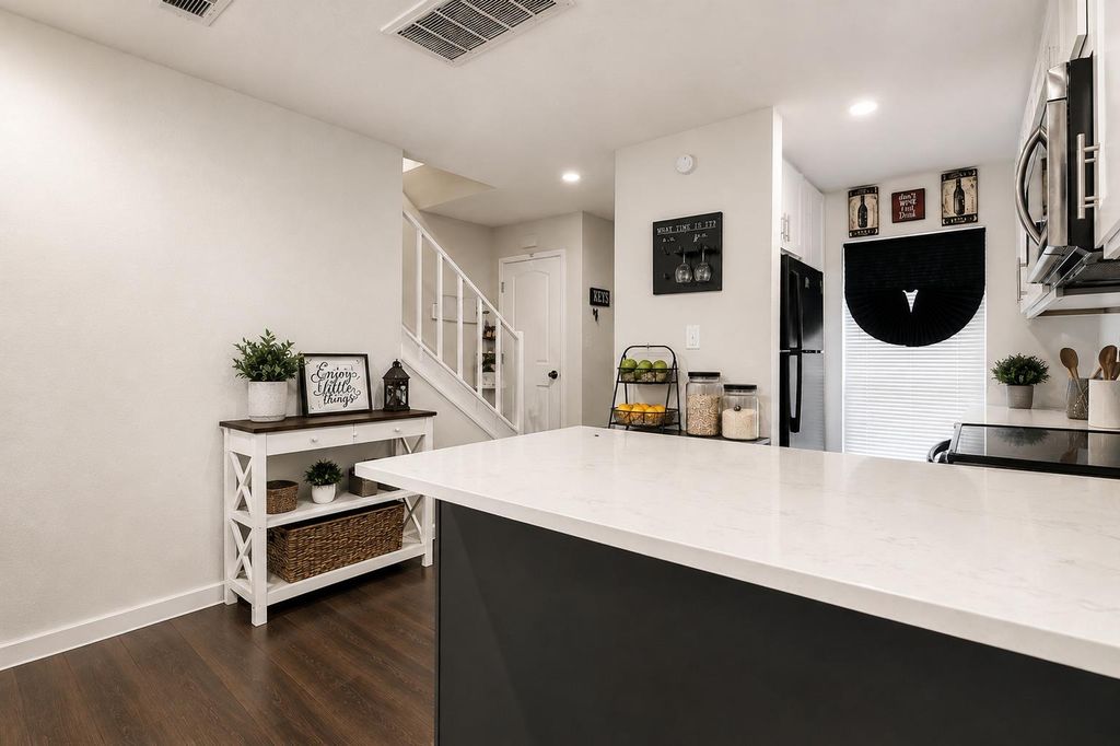 Photo of 3814 Southway DR #B, Austin, TX 78704 (MLS # 3226881)