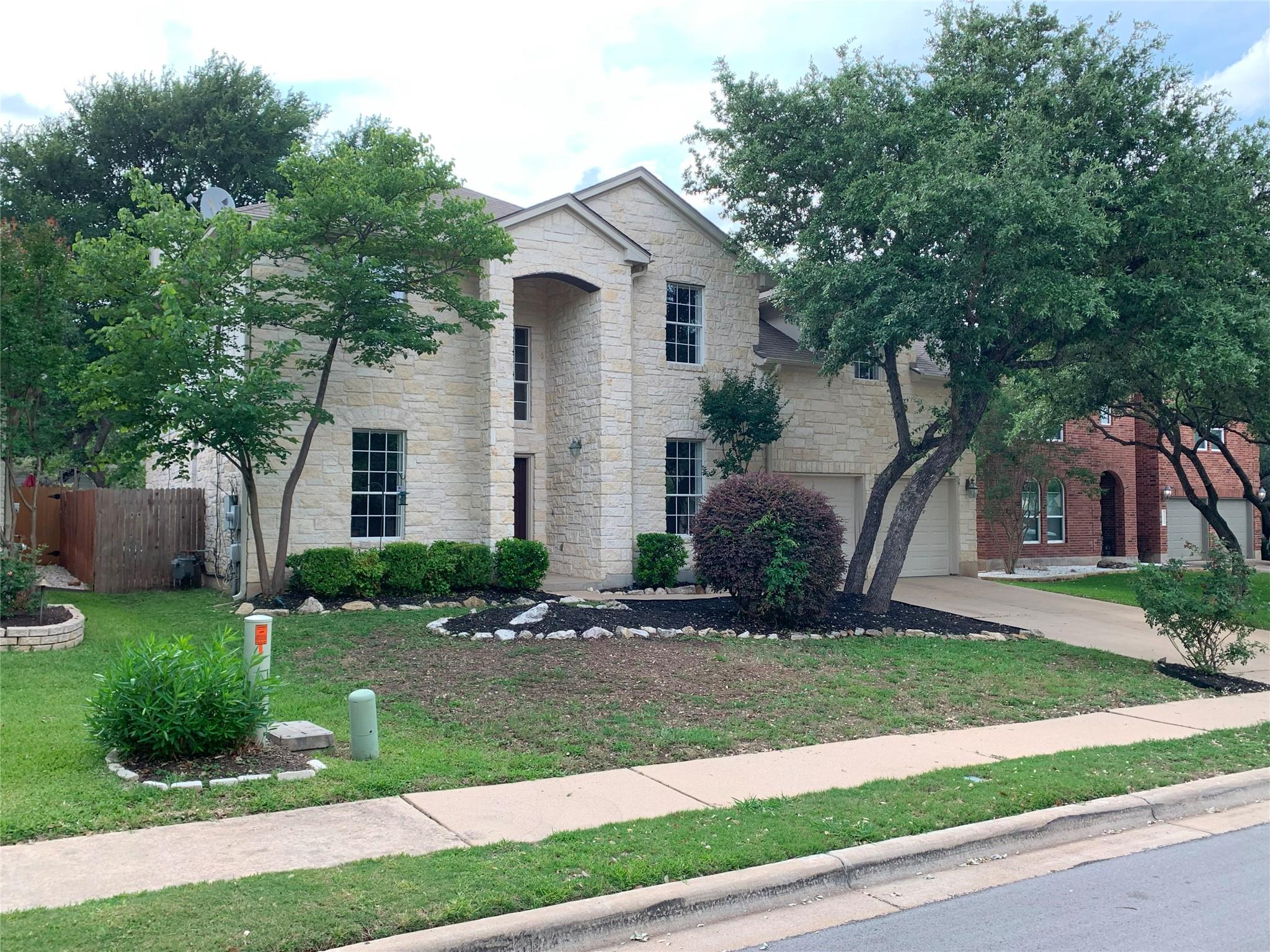 1813 Country Squire DR