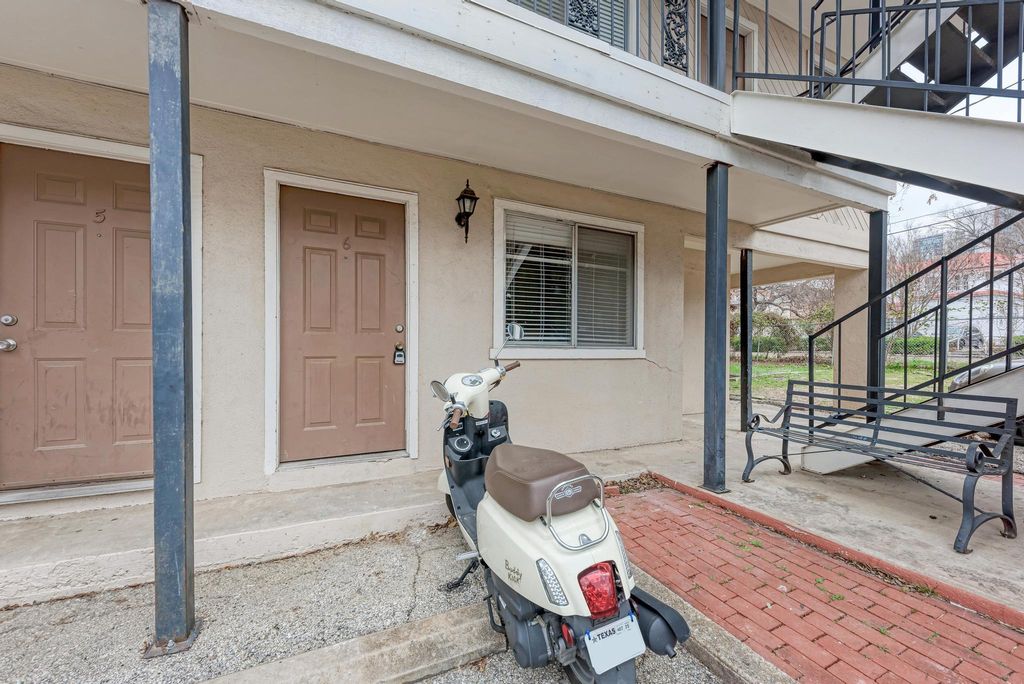 Photo of 1010 W 23rd ST #6, Austin, TX 78705 (MLS # 8258340)