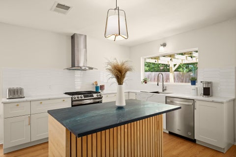 Tiny photo for 10201 Parkfield DR, Austin, TX 78758 (MLS # 8145459)