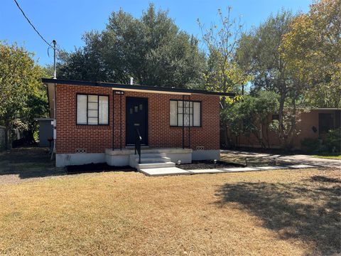 Photo of 5611 Joe Sayers Ave, Austin, TX 78756 (MLS # 1185628)