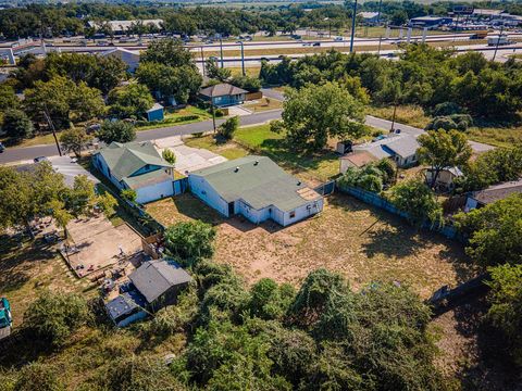 Photo of 6405 Torres ST, Austin, TX 78741 (MLS # 4465838)