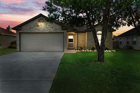 606 Los Robles RD Leander TX 78641