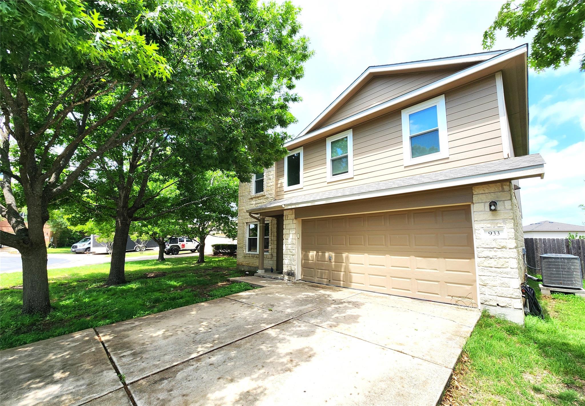 933 Meadow Ridge LOOP