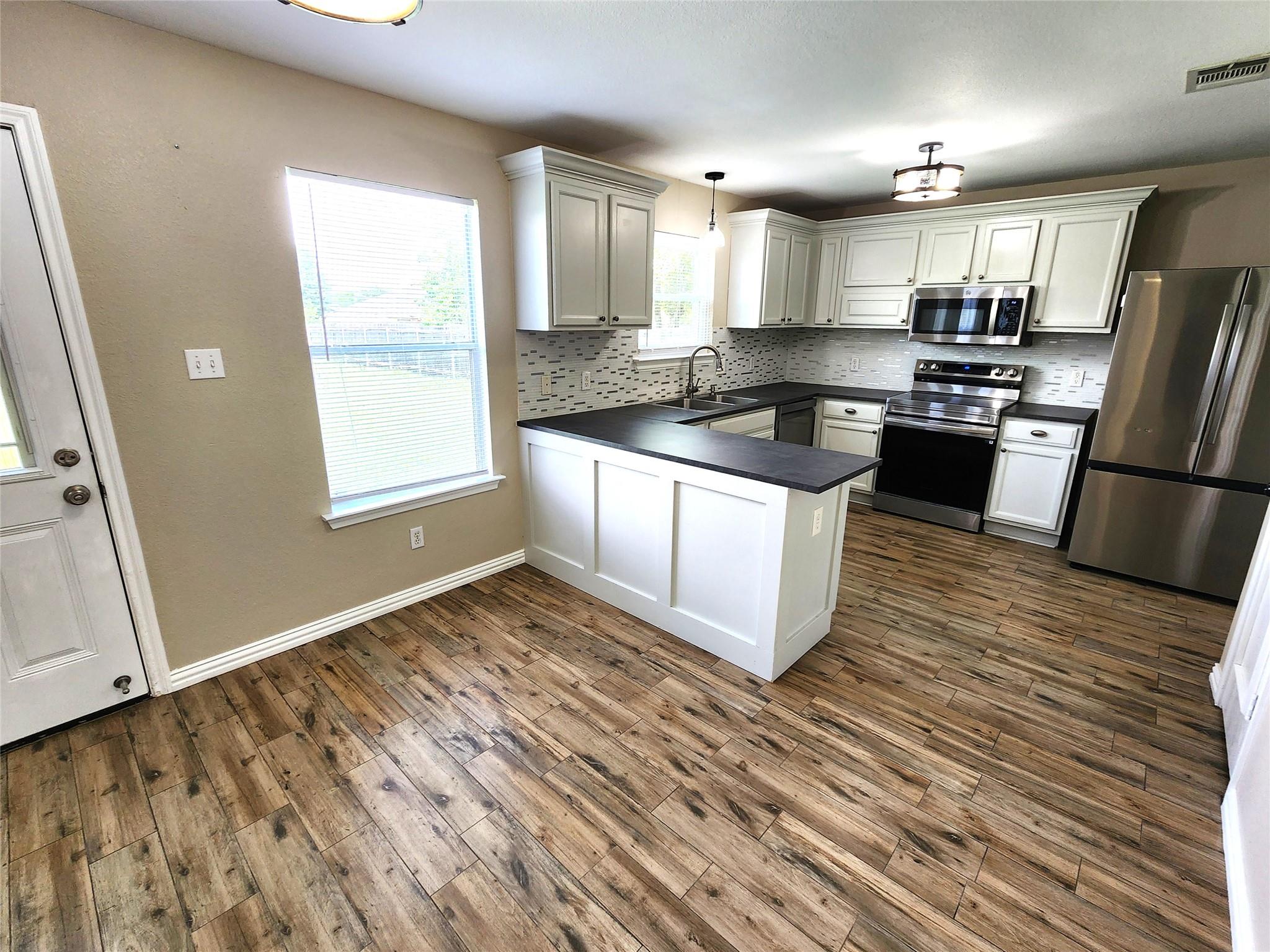 933 Meadow Ridge LOOP