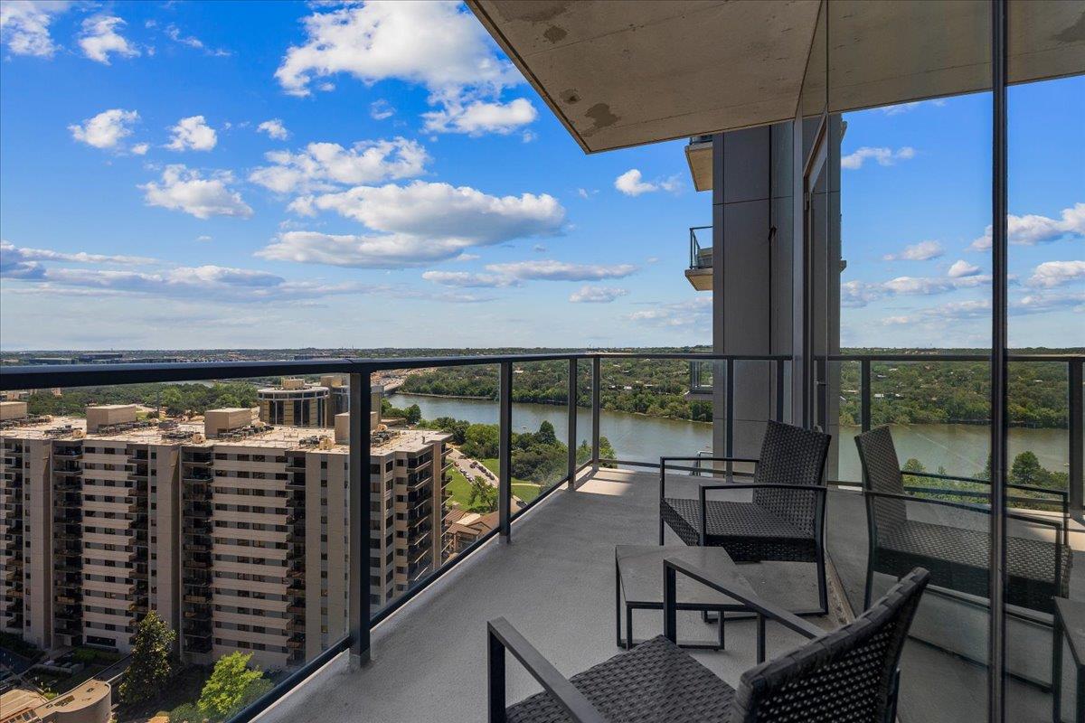 44 East Ave 1609