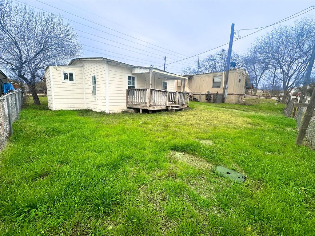 Photo of 820 Chihuahua ST, Lockhart, TX 78644 (MLS # 6567332)