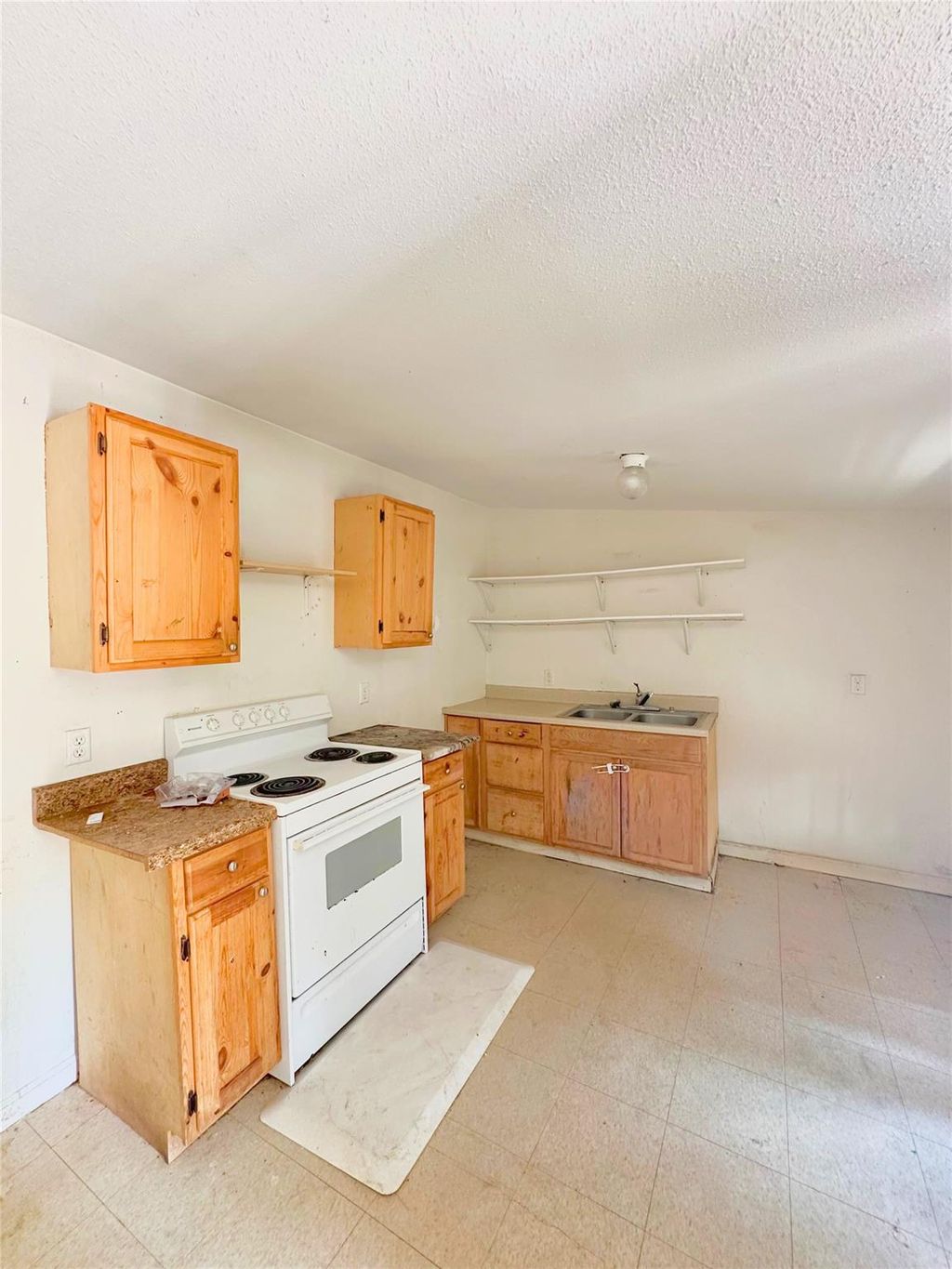 Photo of 820 Chihuahua ST, Lockhart, TX 78644 (MLS # 6567332)