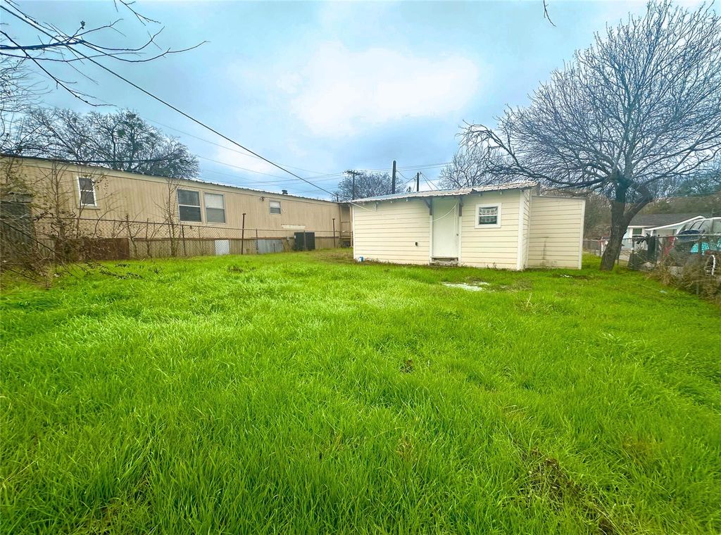 Photo of 820 Chihuahua ST, Lockhart, TX 78644 (MLS # 6567332)