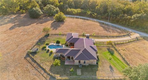 189 Sandy Creek Ranch DR Smithville TX 78957