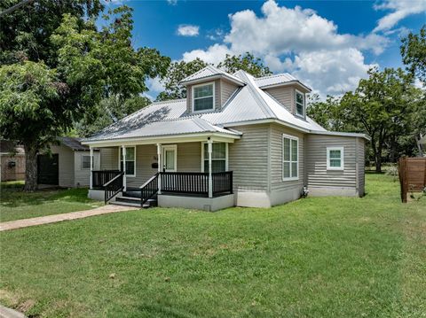 Photo of 443 S Madison ST, La Grange, TX 78945 (MLS # 1970181)