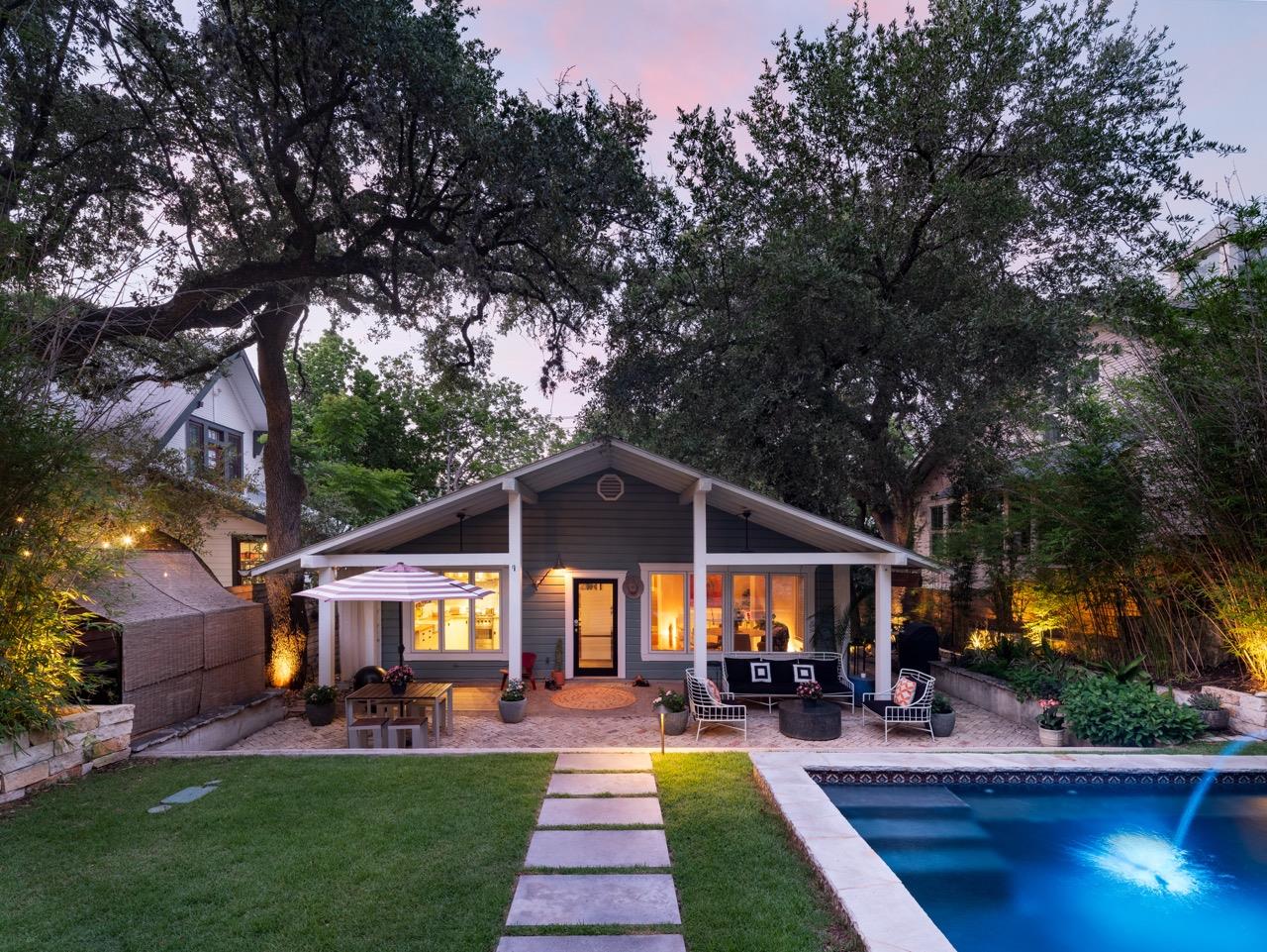 1005 E Riverside DR
