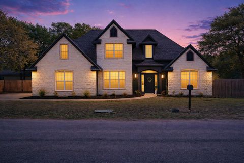 312 Country Club DR La Grange TX 78945