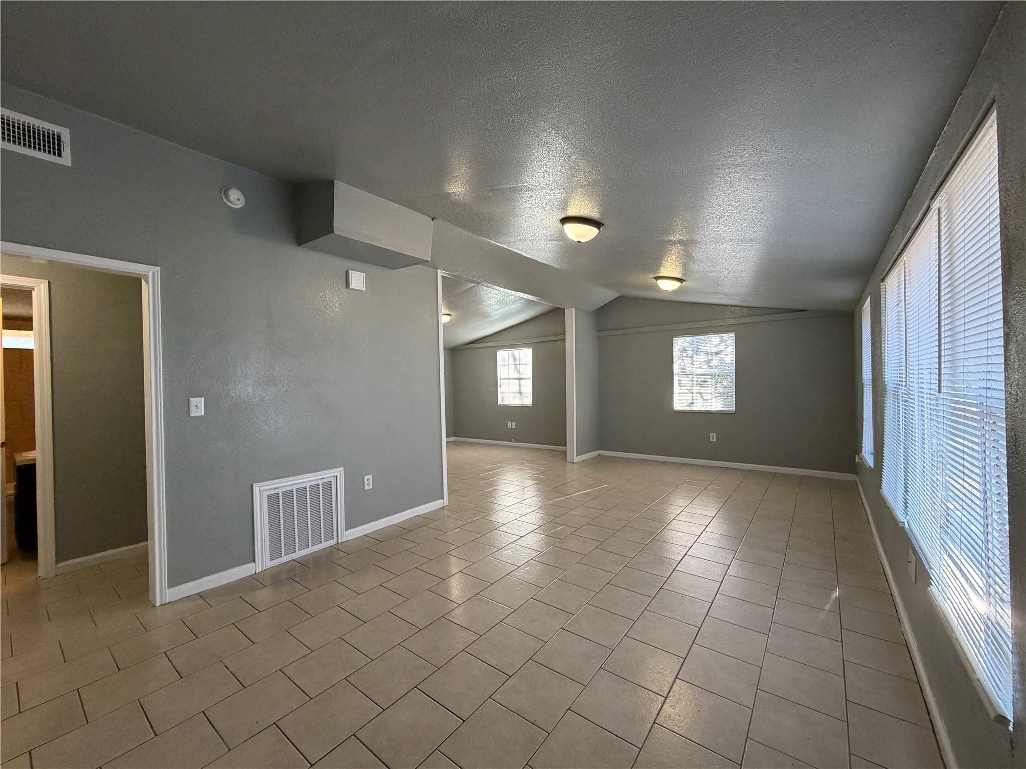 804 Evergreen DR