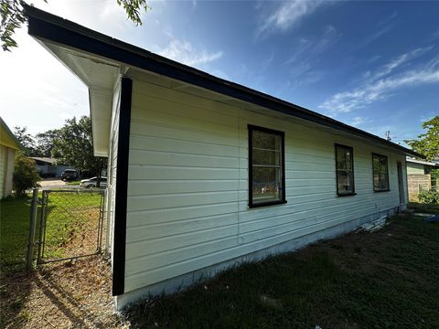 Tiny photo for 4901 York Hill DR, Austin, TX 78723 (MLS # 1717881)