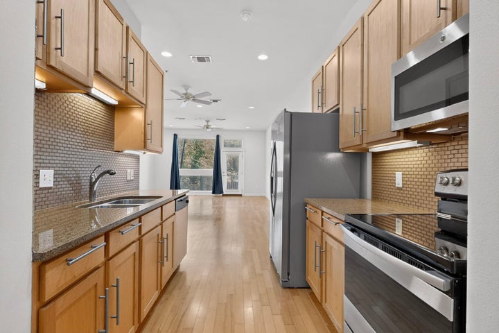 Photo 1 of 27 — 2931 E 12th ST 206, Austin, TX 78702