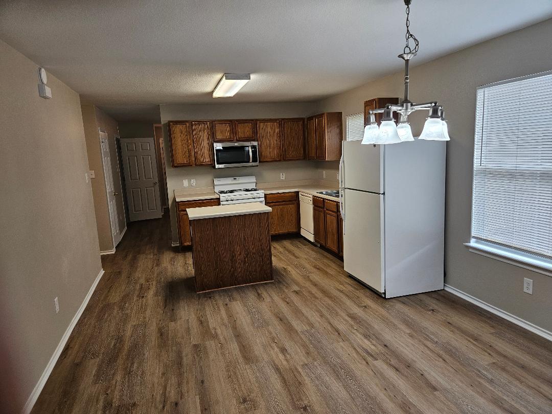 17900 Honey Locust LN