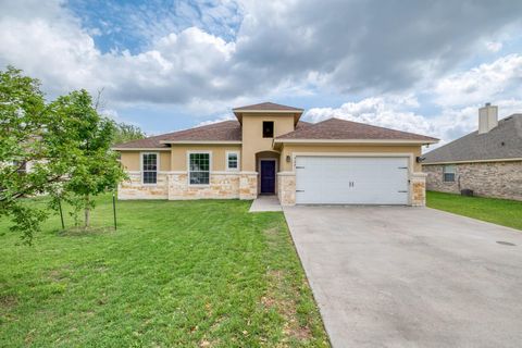 Photo of 902 Fannin ST, Lockhart, TX 78644 (MLS # 3203596)