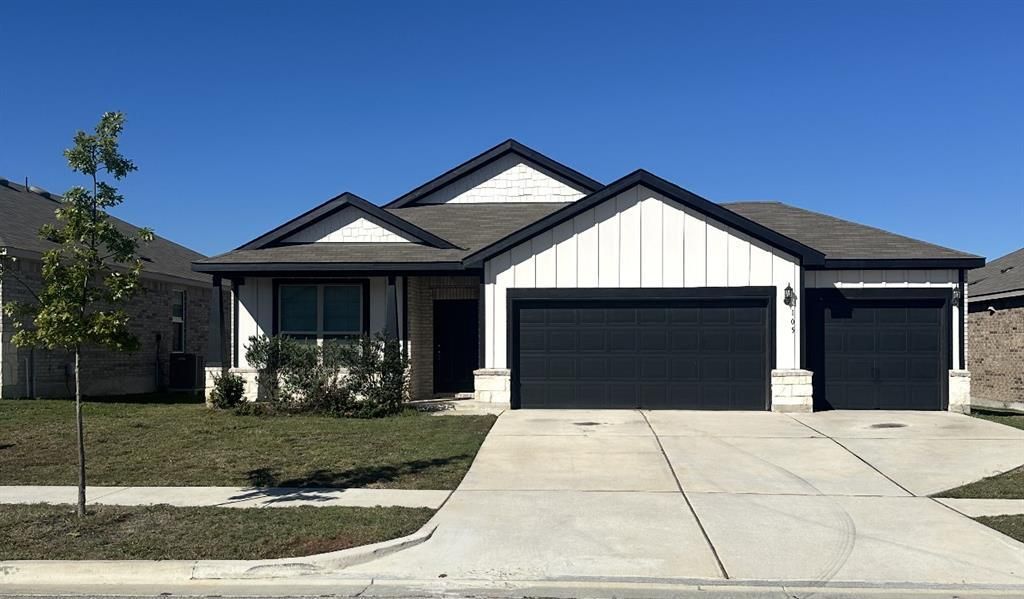 Photo of 105 Onna ST, Taylor, TX 76574 (MLS # 3941032)