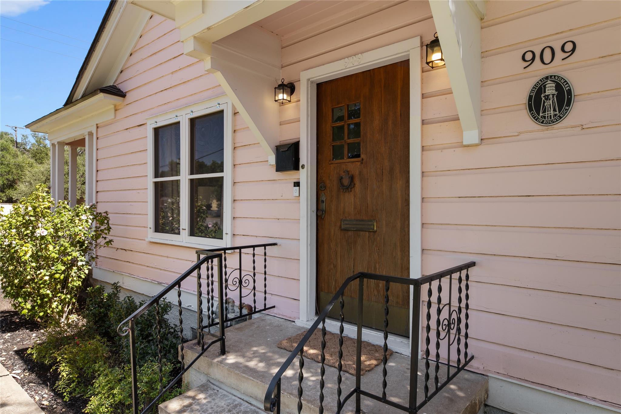 909 E Liberty Ave