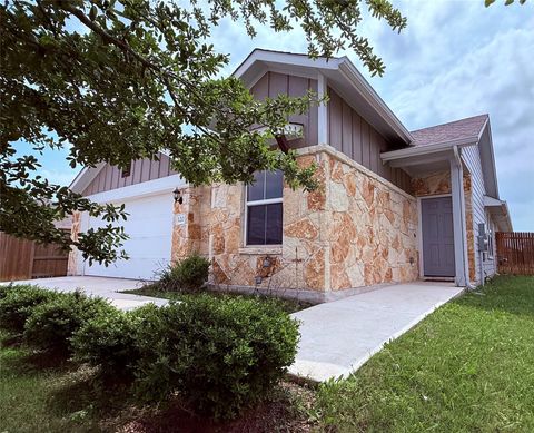 Photo of 120 Trailside LN, Bastrop, TX 78602 (MLS # 4173081)