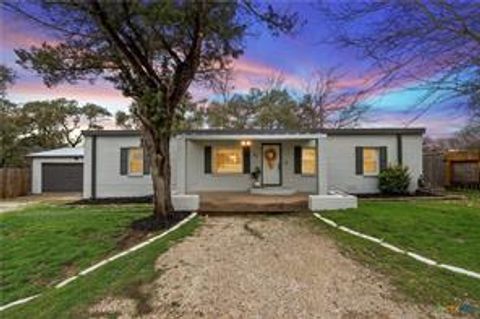 22 S Sherwood DR Belton TX 76513