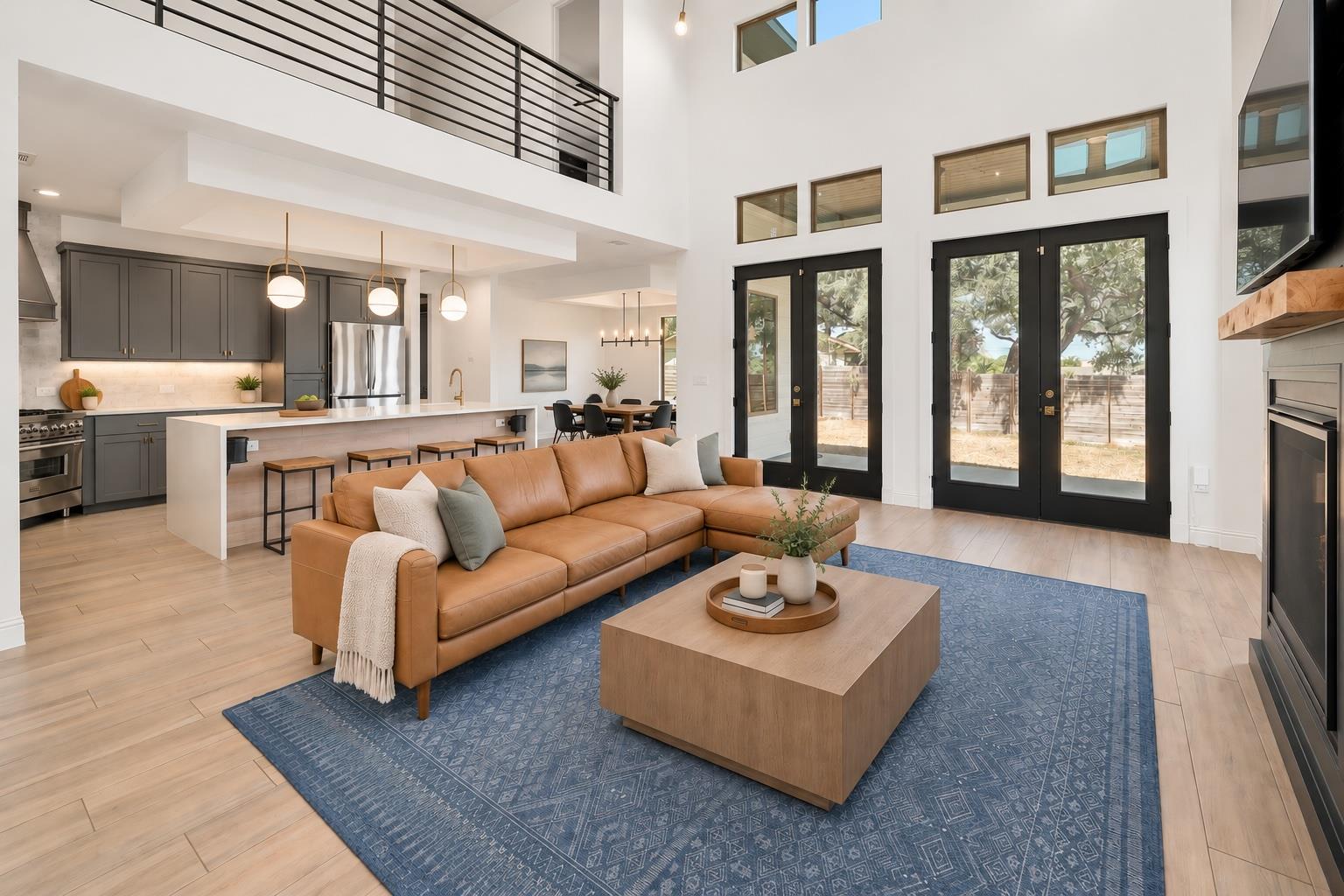 4902 Country Club DR