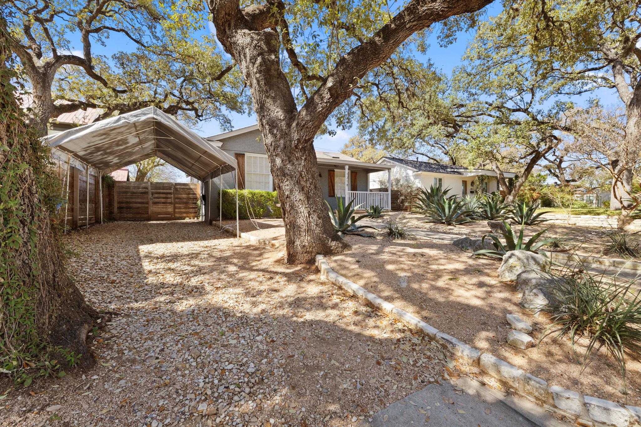 1318 Bonham TER