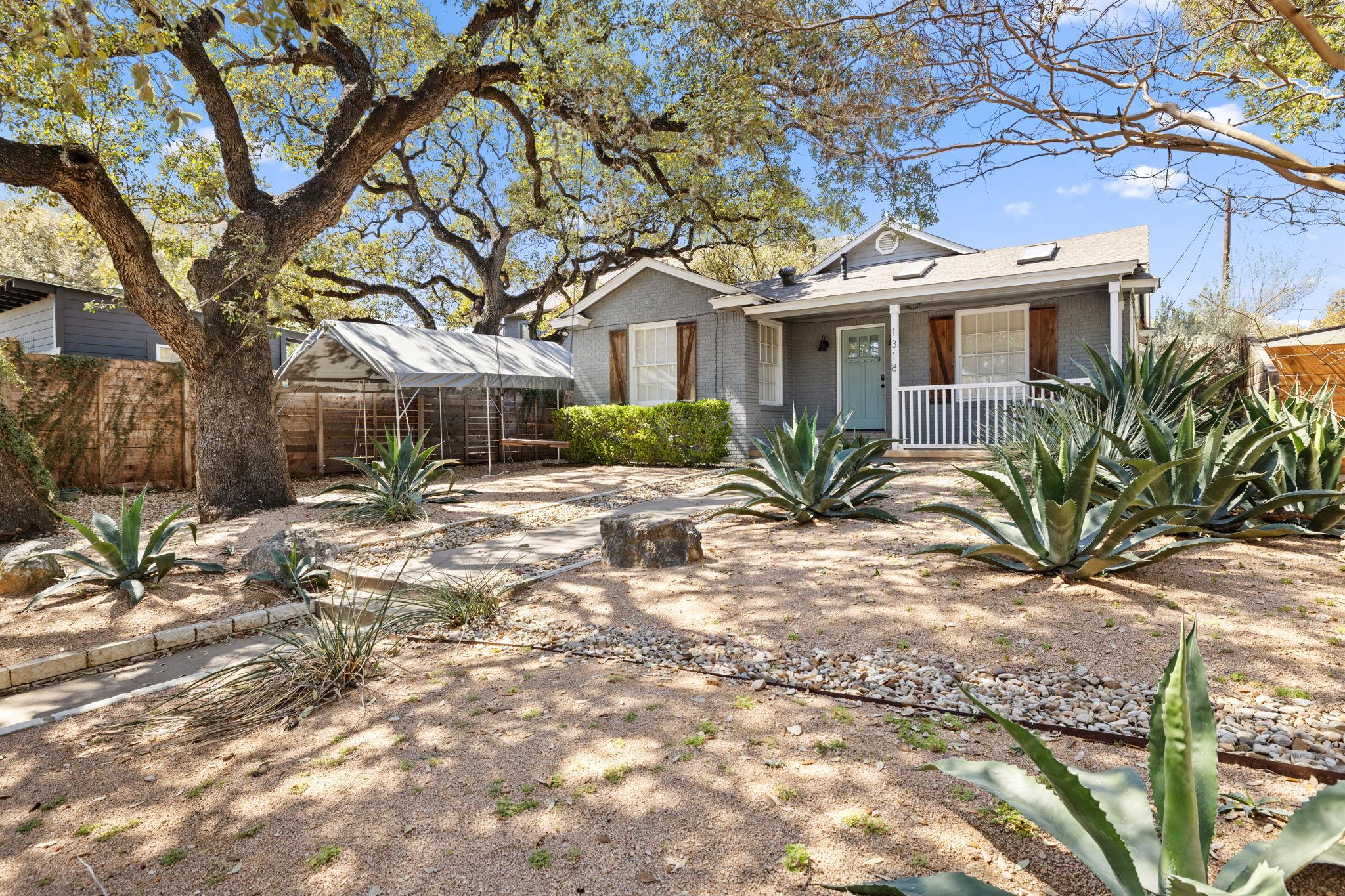 1318 Bonham TER