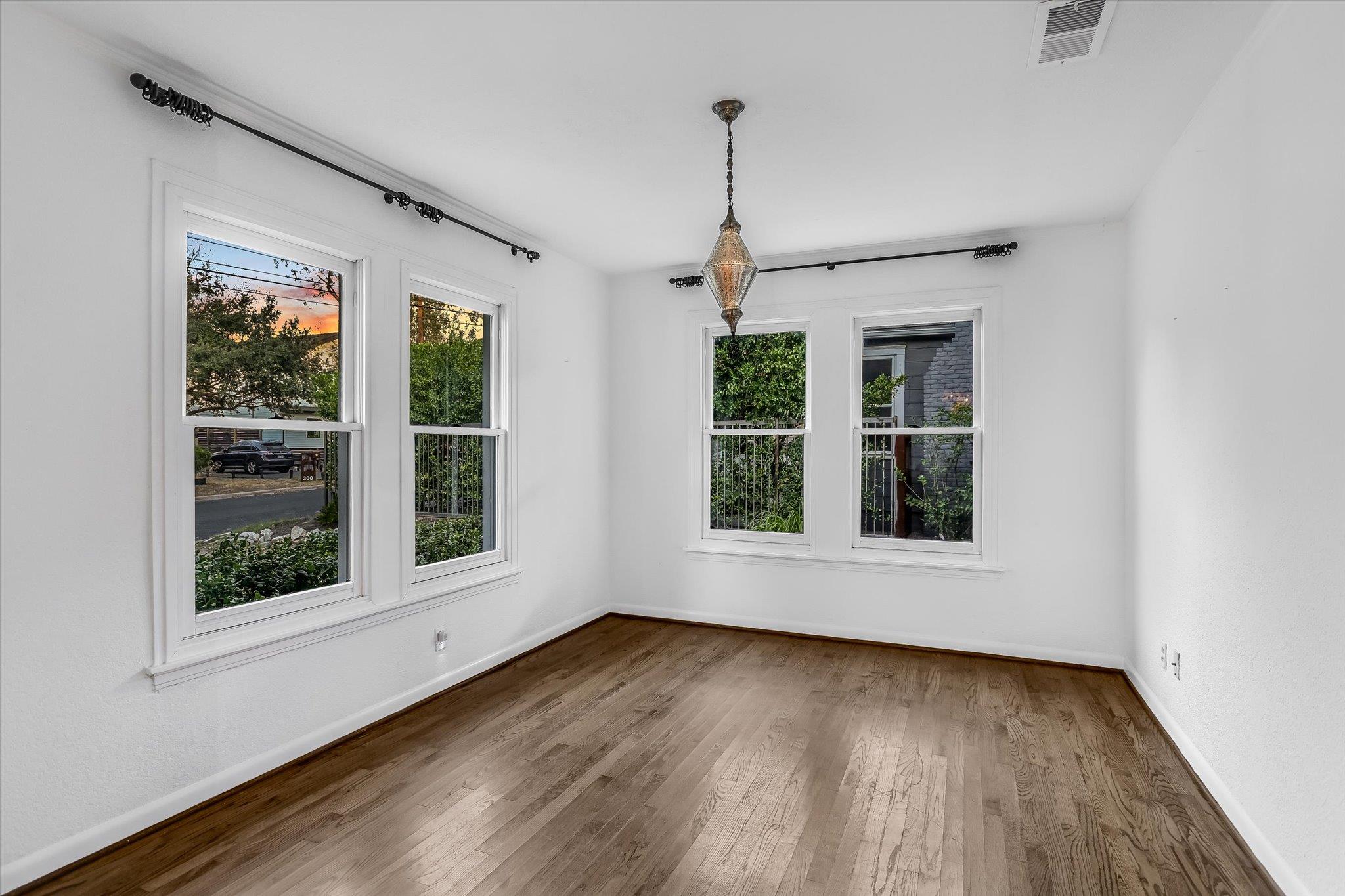 Austin, Texas 78704, United States, 2 Bedrooms Bedrooms, ,2 BathroomsBathrooms,Residential,Active,236567