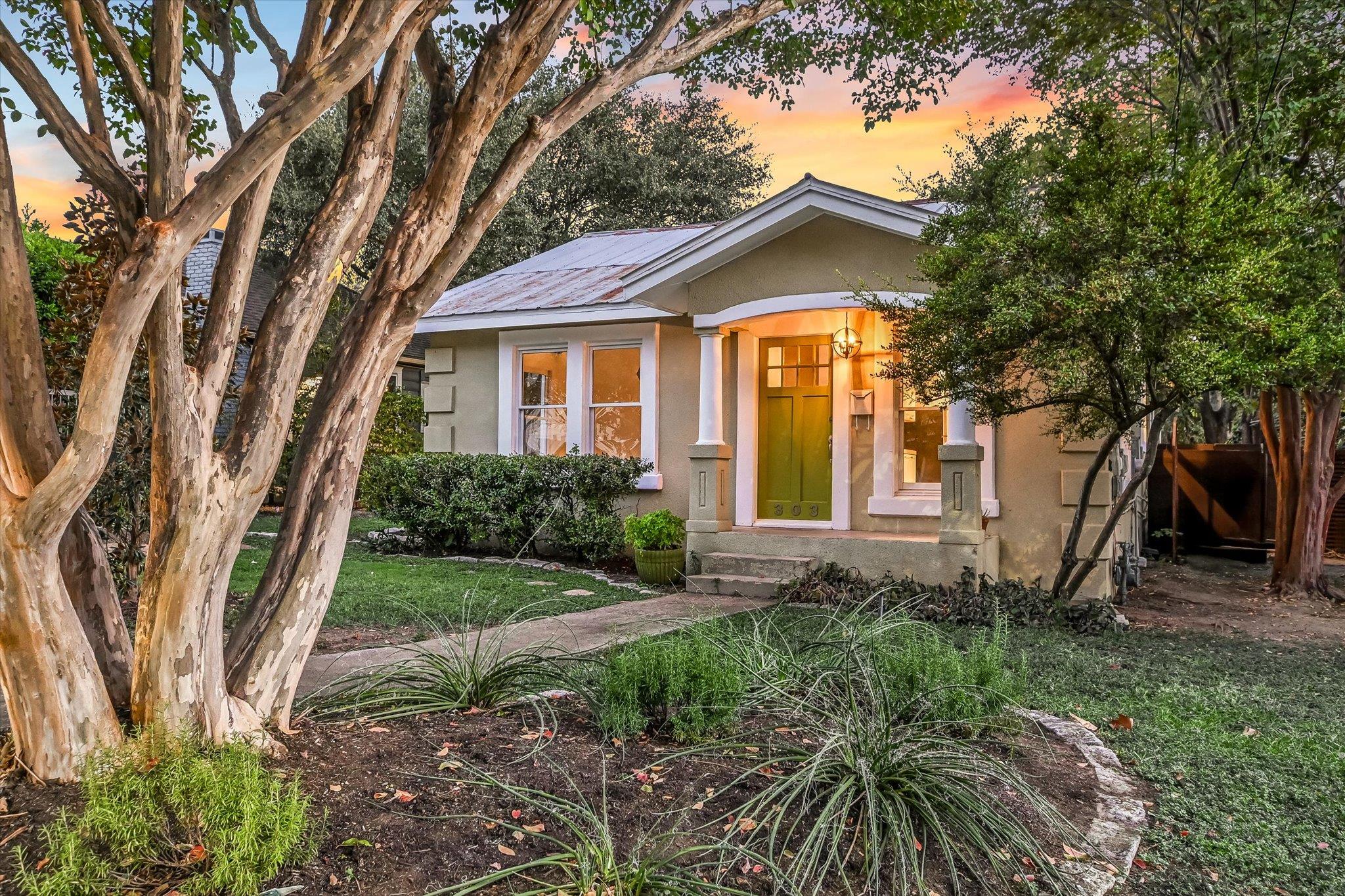 Austin, Texas 78704, United States, 2 Bedrooms Bedrooms, ,2 BathroomsBathrooms,Residential,Active,236567