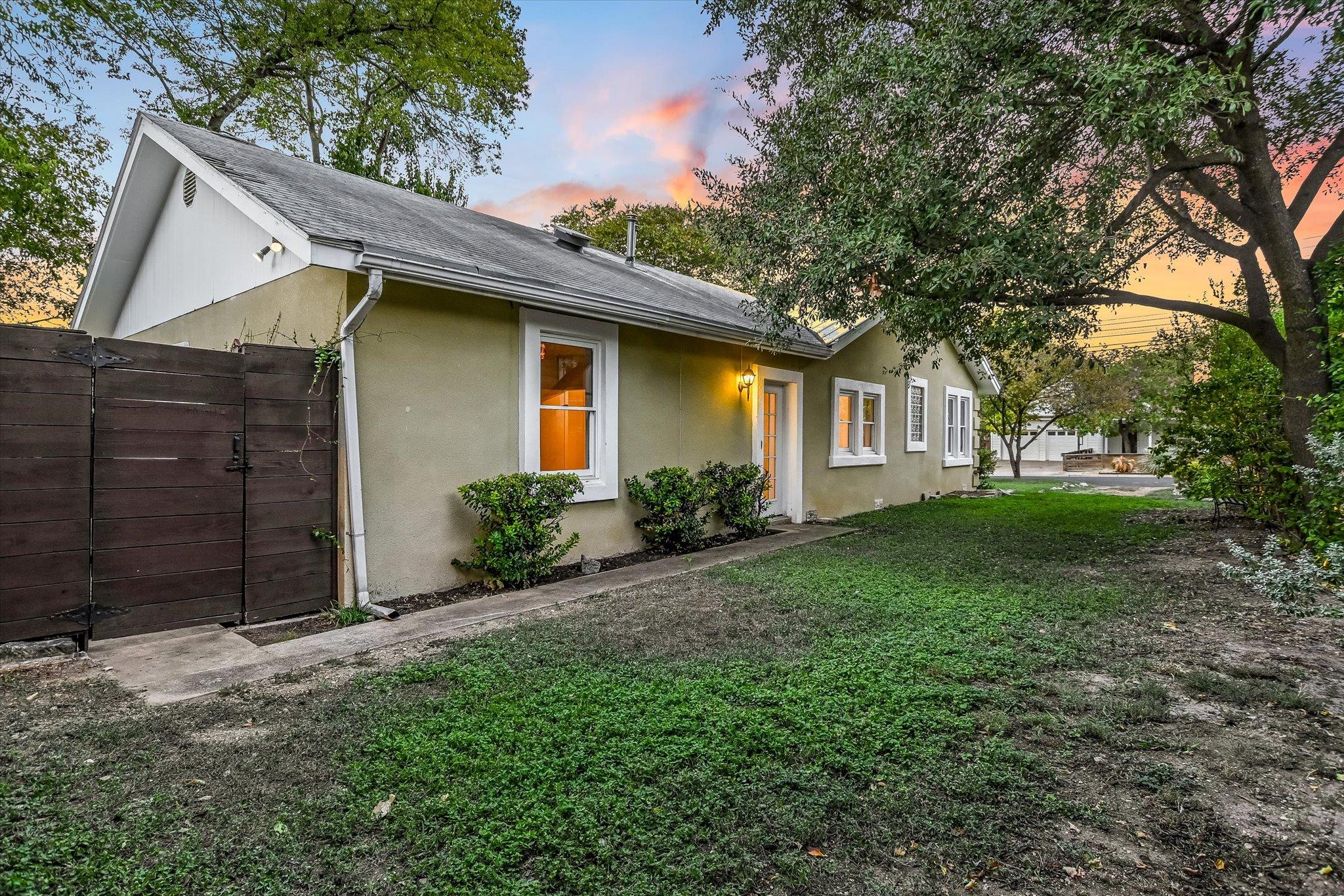 Austin, Texas 78704, United States, 2 Bedrooms Bedrooms, ,2 BathroomsBathrooms,Residential,Active,236567