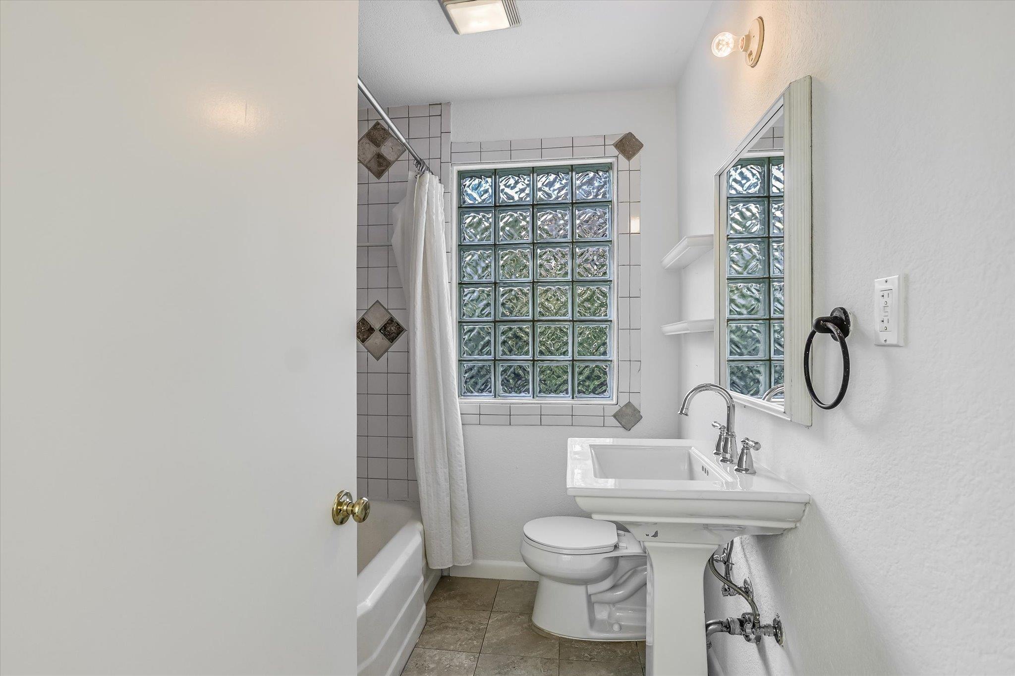 Austin, Texas 78704, United States, 2 Bedrooms Bedrooms, ,2 BathroomsBathrooms,Residential,Active,236567