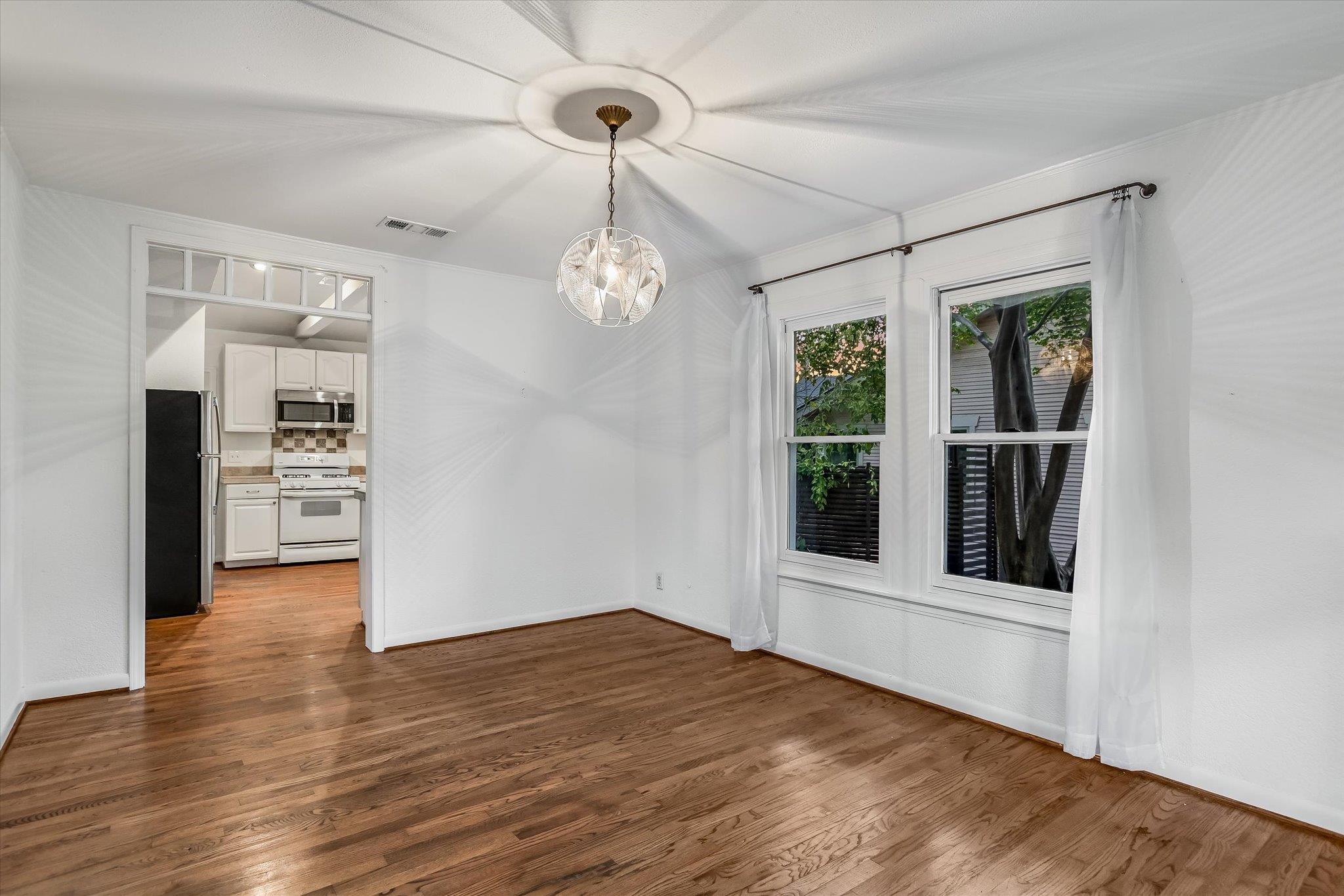 Austin, Texas 78704, United States, 2 Bedrooms Bedrooms, ,2 BathroomsBathrooms,Residential,Active,236567