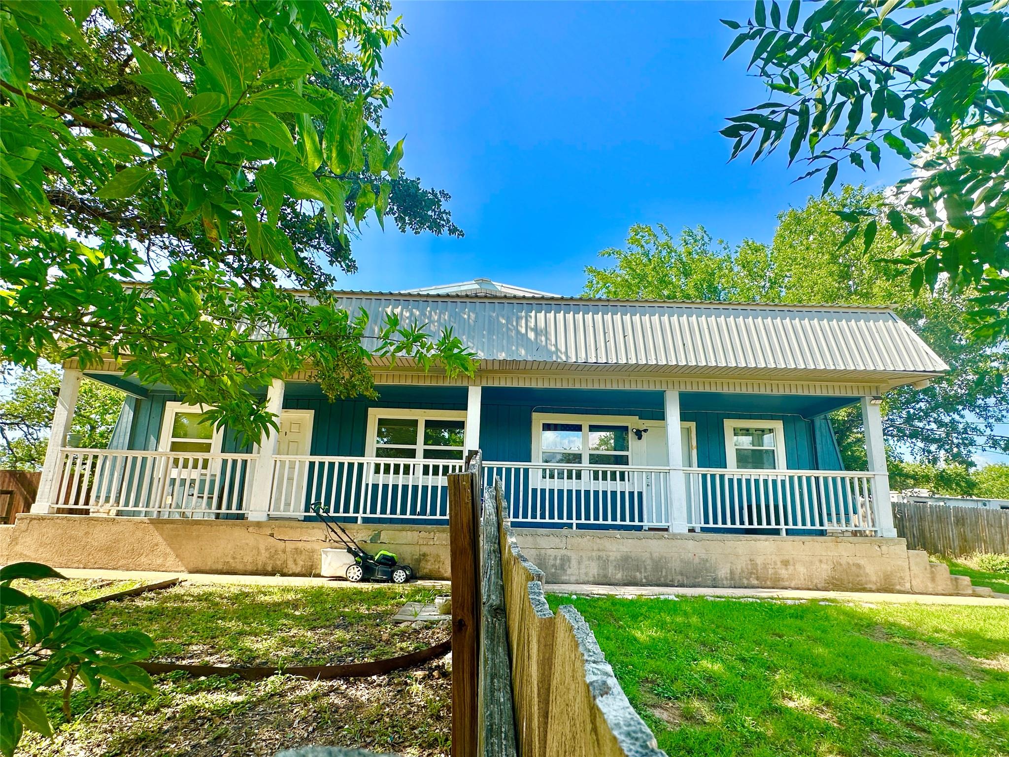 1302 S Quinlan Park RD