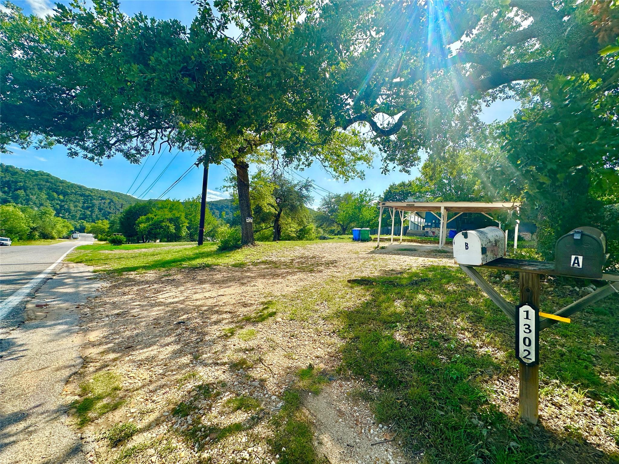 1302 S Quinlan Park RD
