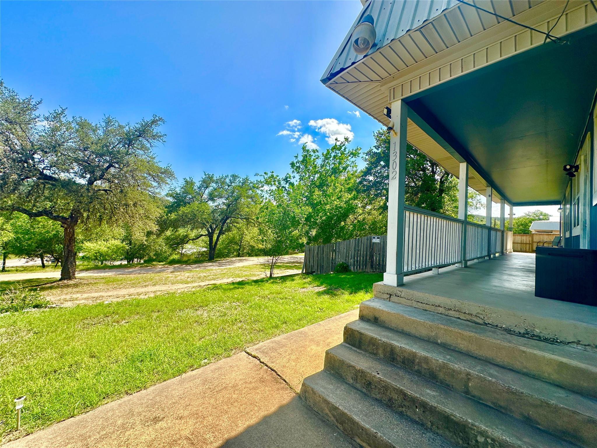1302 S Quinlan Park RD