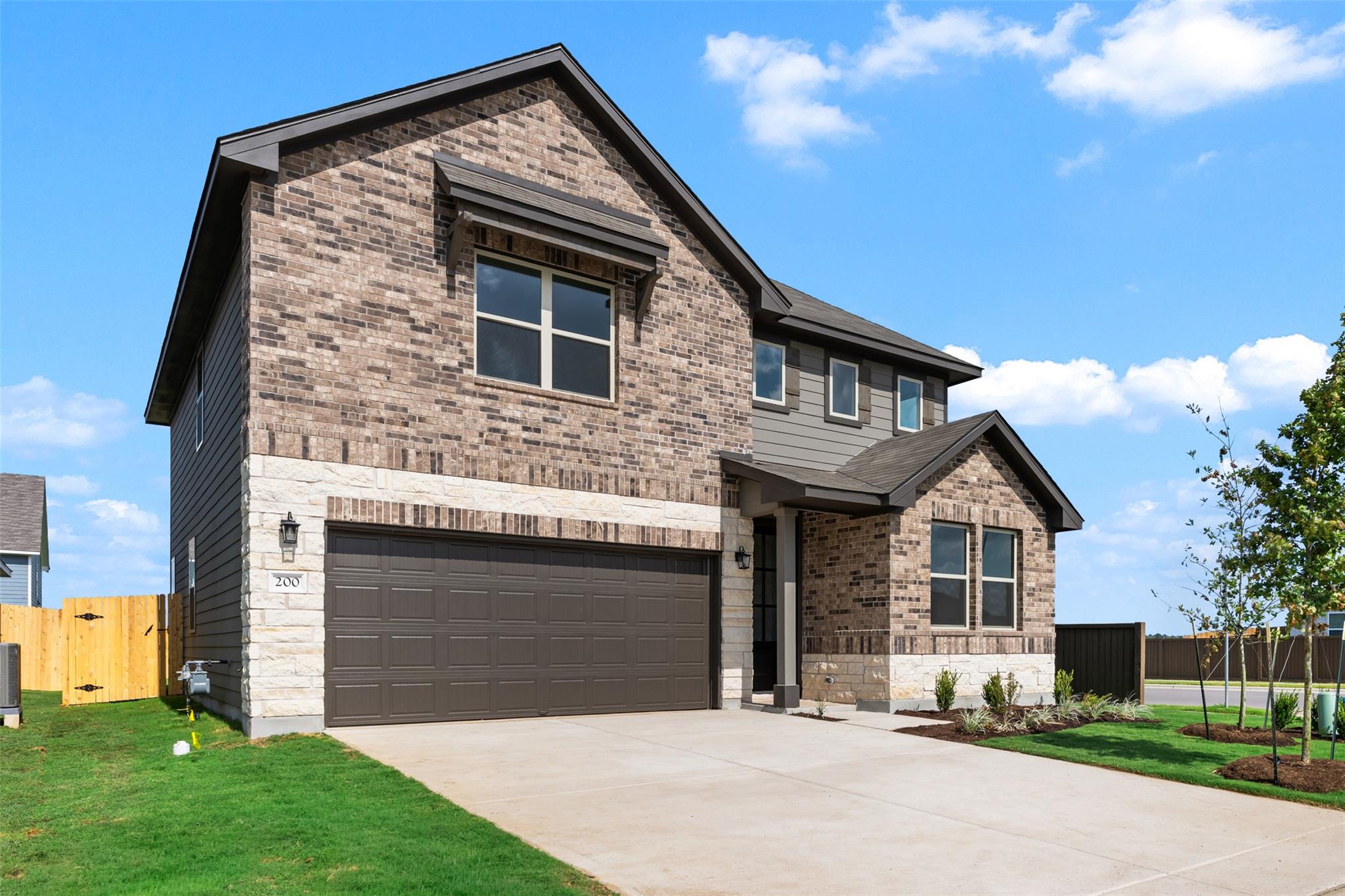 200 Willow Heights DR