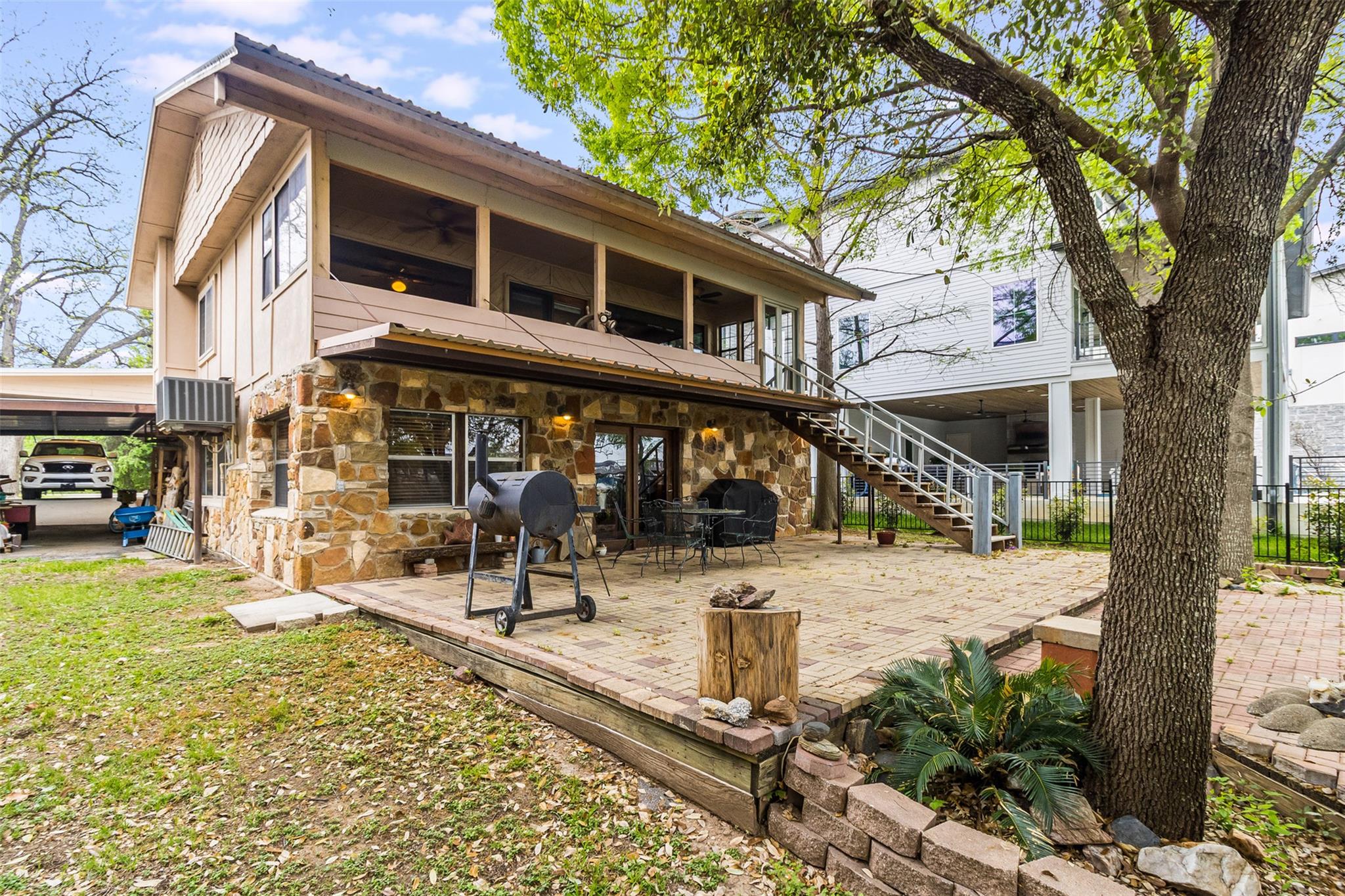 320 Harris Loop