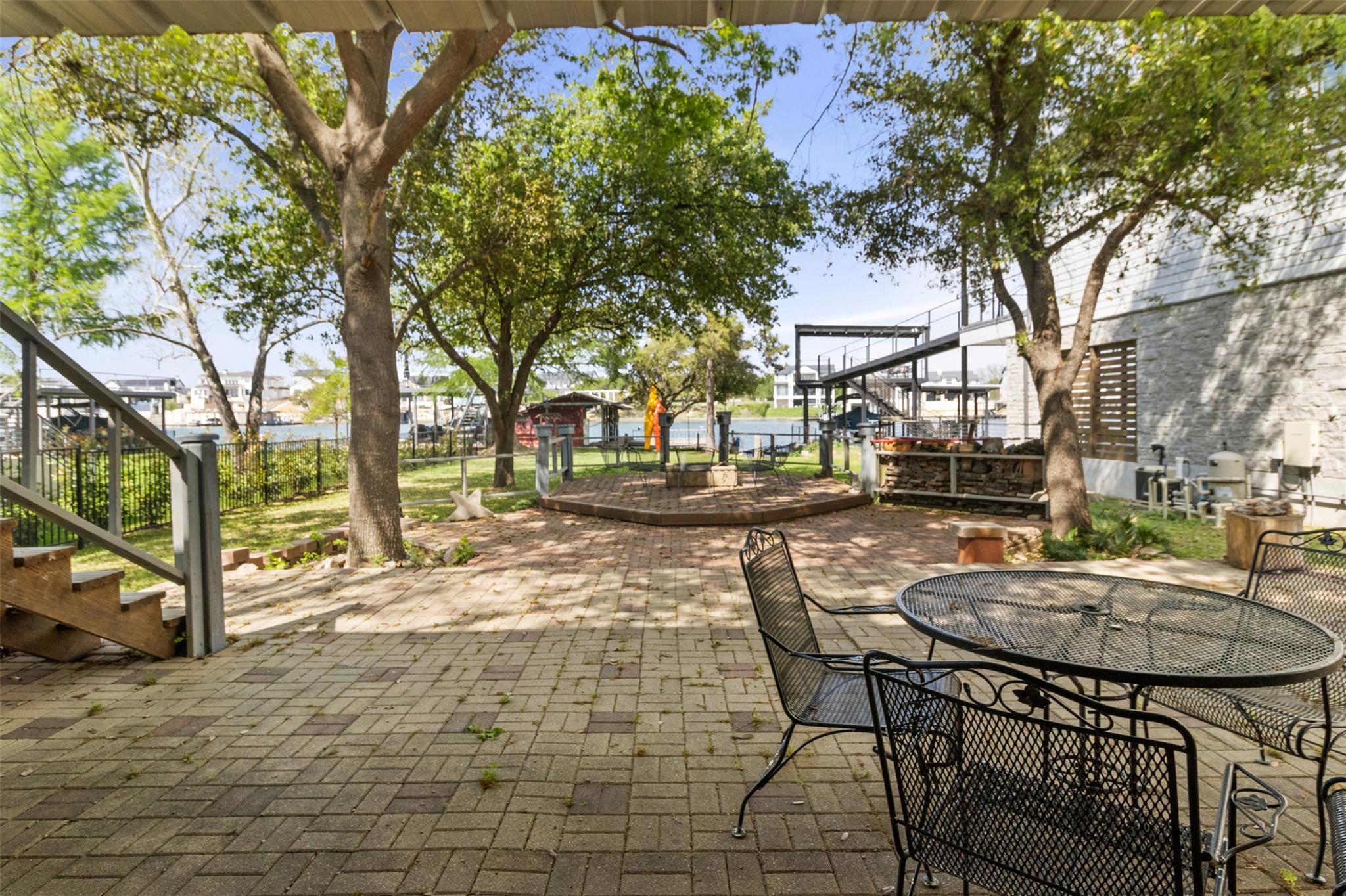 320 Harris Loop