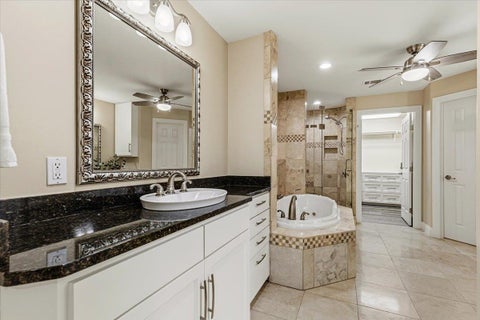 Tiny photo for 25207 Lake View DR, Spicewood, TX 78669 (MLS # 6390644)
