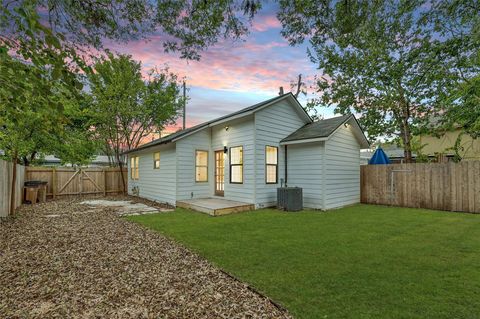 Tiny photo for 2404 Santa Rita ST, Austin, TX 78702 (MLS # 5624295)