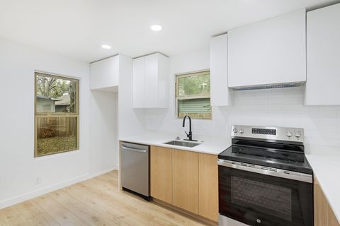 Tiny photo for 2404 Santa Rita ST, Austin, TX 78702 (MLS # 5624295)