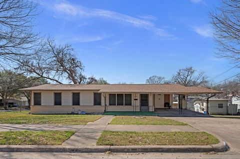 Photo of 2000 Cedar Ave, Austin, TX 78722 (MLS # 6253984)