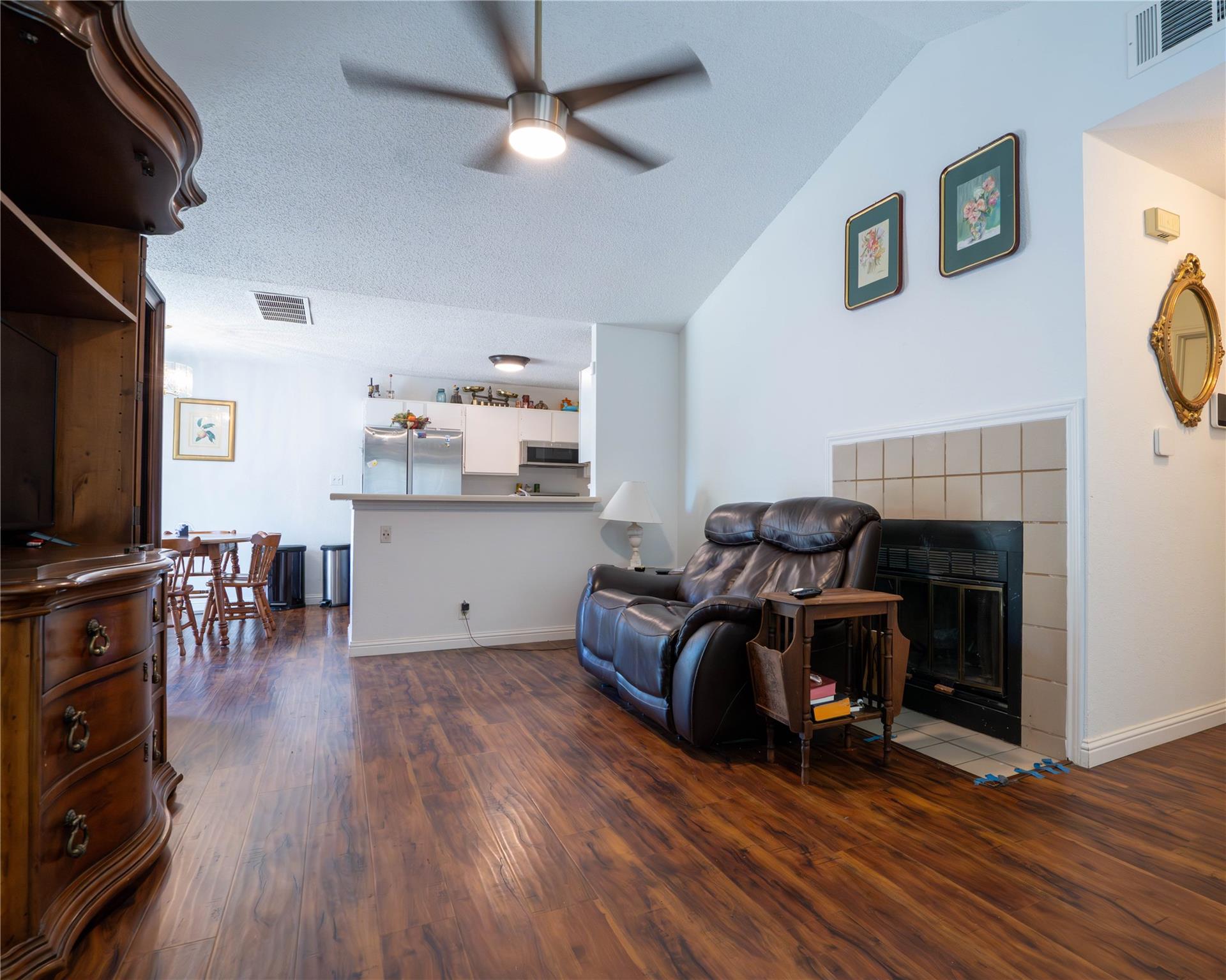 611 Penny LN