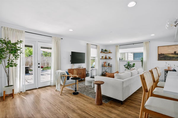 6205 HYLAWN DR, AUSTIN, TX 78723 - Image d8cf360db28a6f2f509f1e8749c87923/2291461582