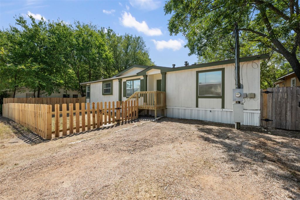 Photo for 635 W Dittmar RD, Austin, TX 78745 (MLS # 8620534)