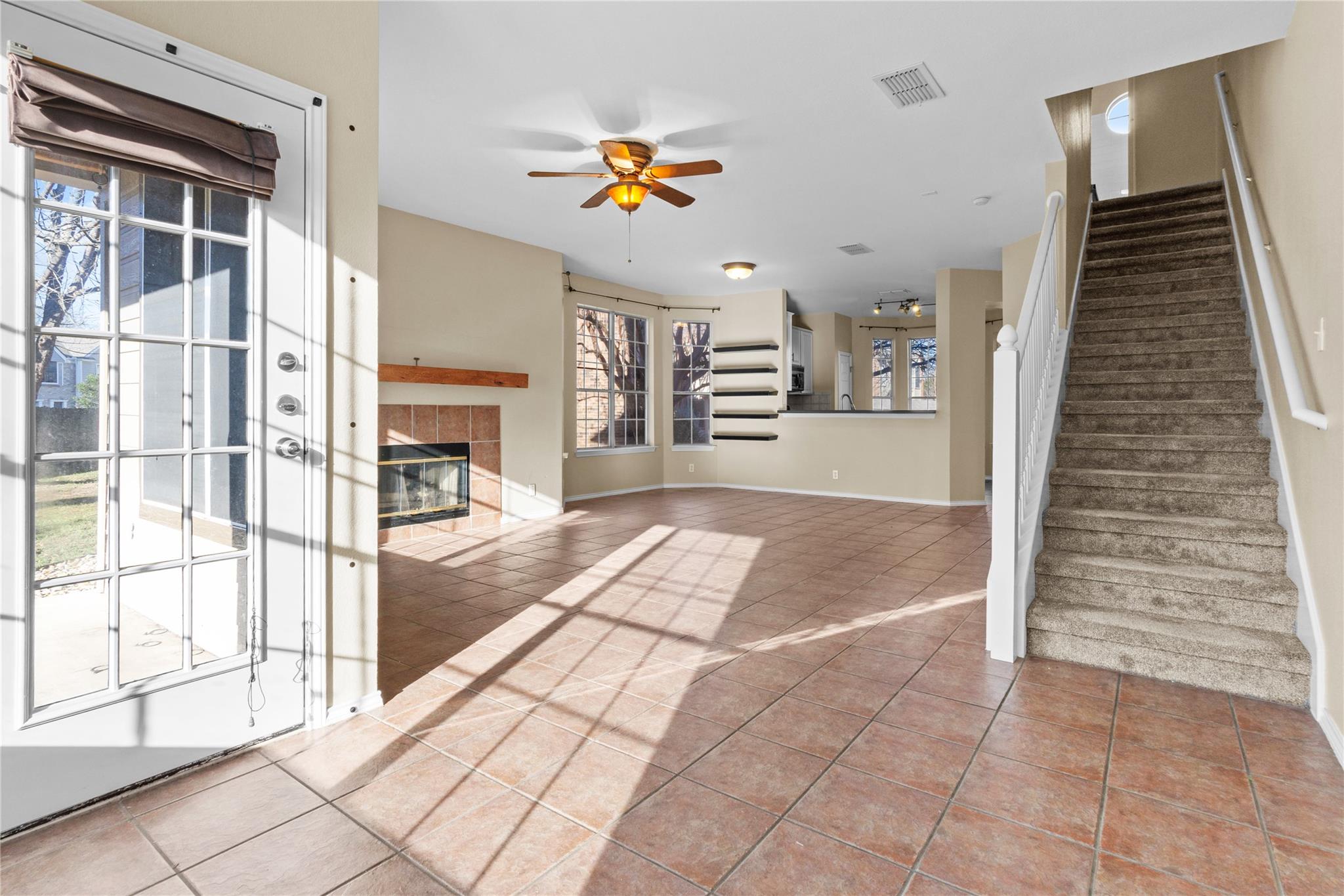 12401 Los Indios TRL 44