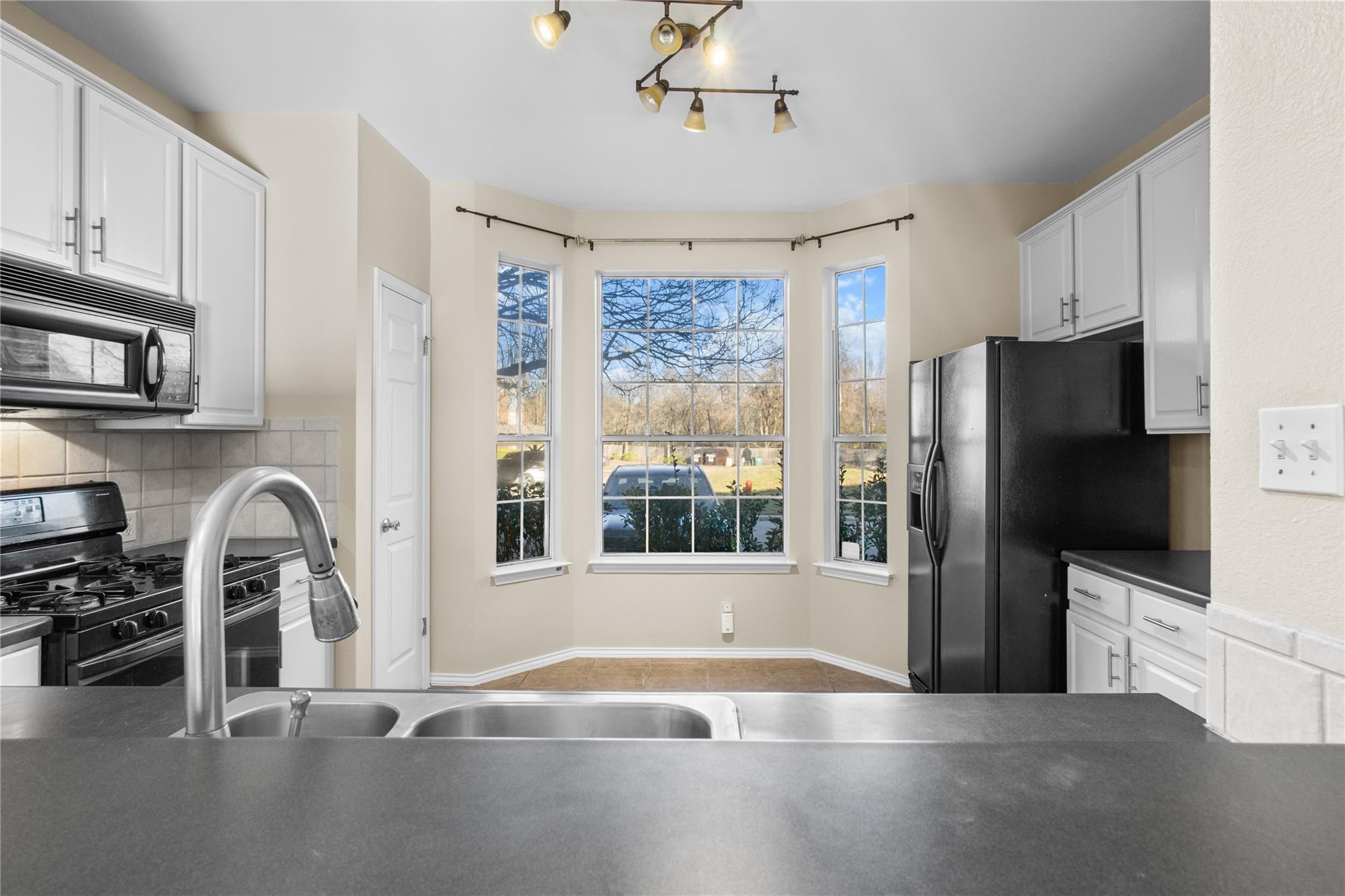 12401 Los Indios TRL 44